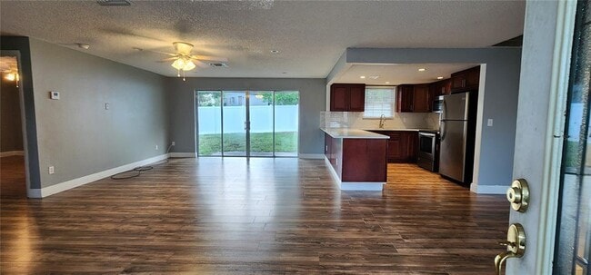 2408 Kimberly Dr in Deltona, FL - Building Photo - Building Photo