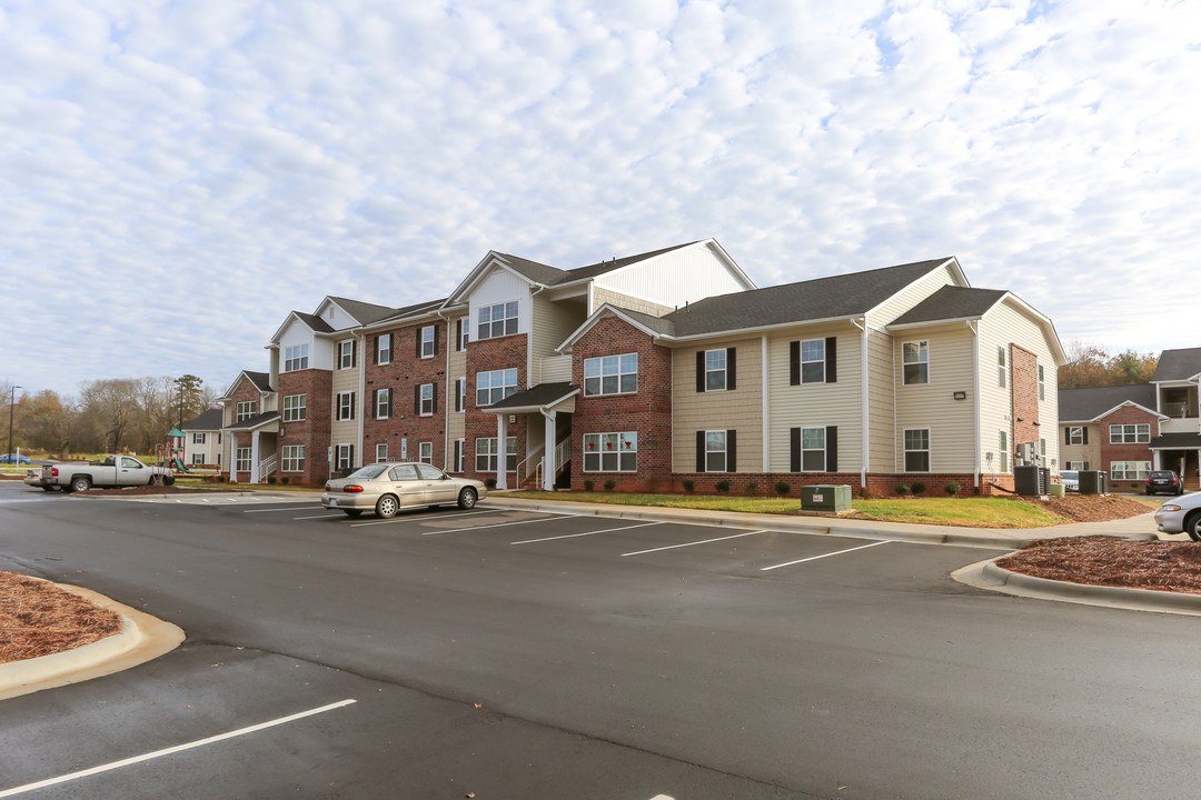 Highland Park in Hickory, NC - Building Photo