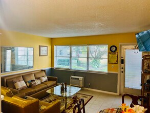 137 Bedford F in West Palm Beach, FL - Building Photo - Building Photo
