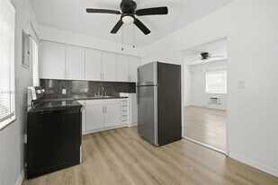 3267 Franklin Ave in Miami, FL - Building Photo