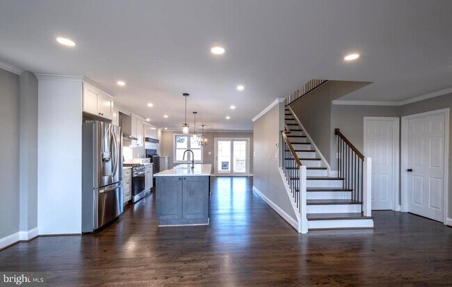 6816 Westcott Rd in Falls Church, VA - Building Photo - Building Photo