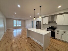 178 Washington Ave, Unit 304 in Chelsea, MA - Building Photo