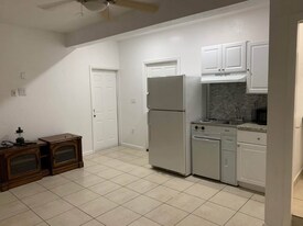 973 NW 9th Ct in Homestead, FL - Building Photo