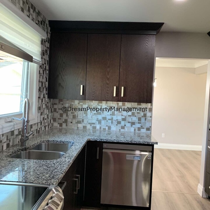 101 Hanna Crescent in Sarnia, ON - Building Photo