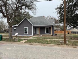 791 W Long in Stephenville, TX - Building Photo