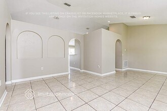 1160 St Tropez Ct in Kissimmee, FL - Foto de edificio - Building Photo