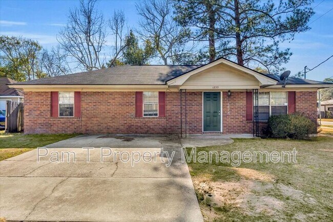 1835 Upson St in Savannah, GA - Building Photo - Building Photo