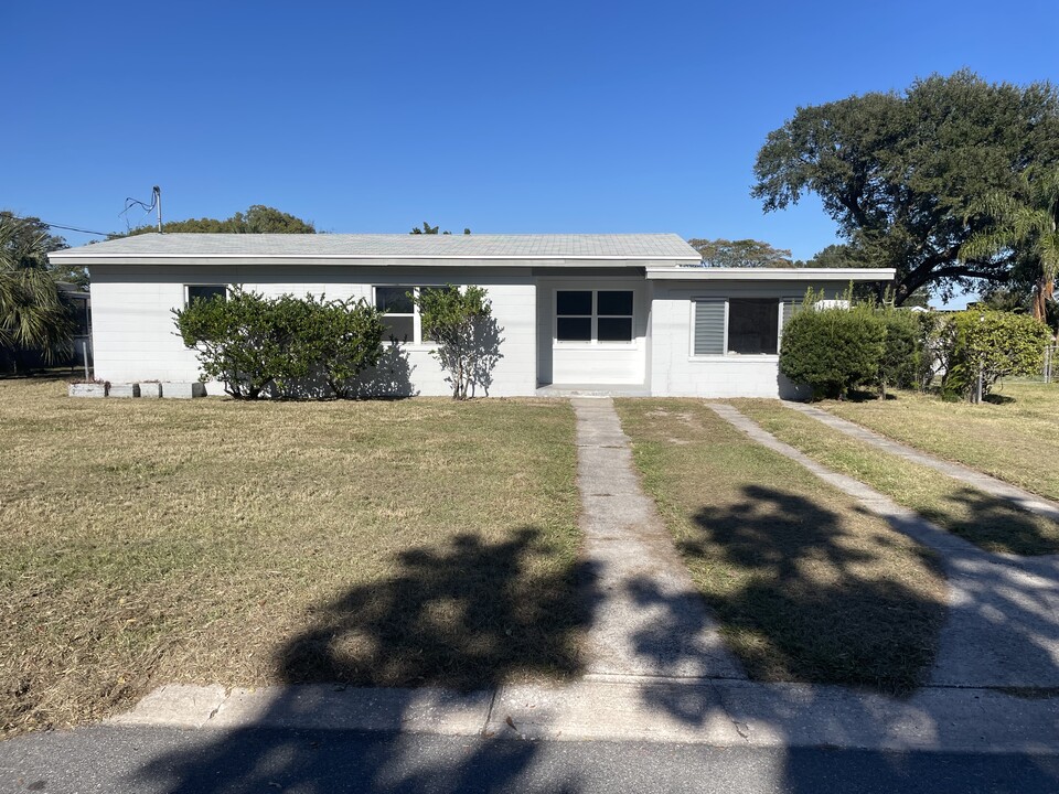 3013 Walnut St NW in Winter Haven, FL - Building Photo