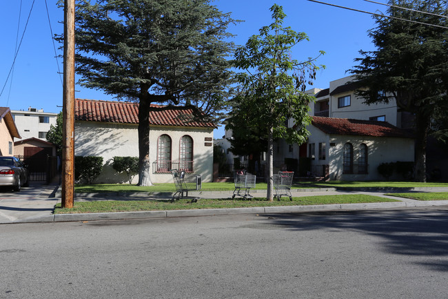 821 E Garfield Ave in Glendale, CA - Building Photo - Building Photo