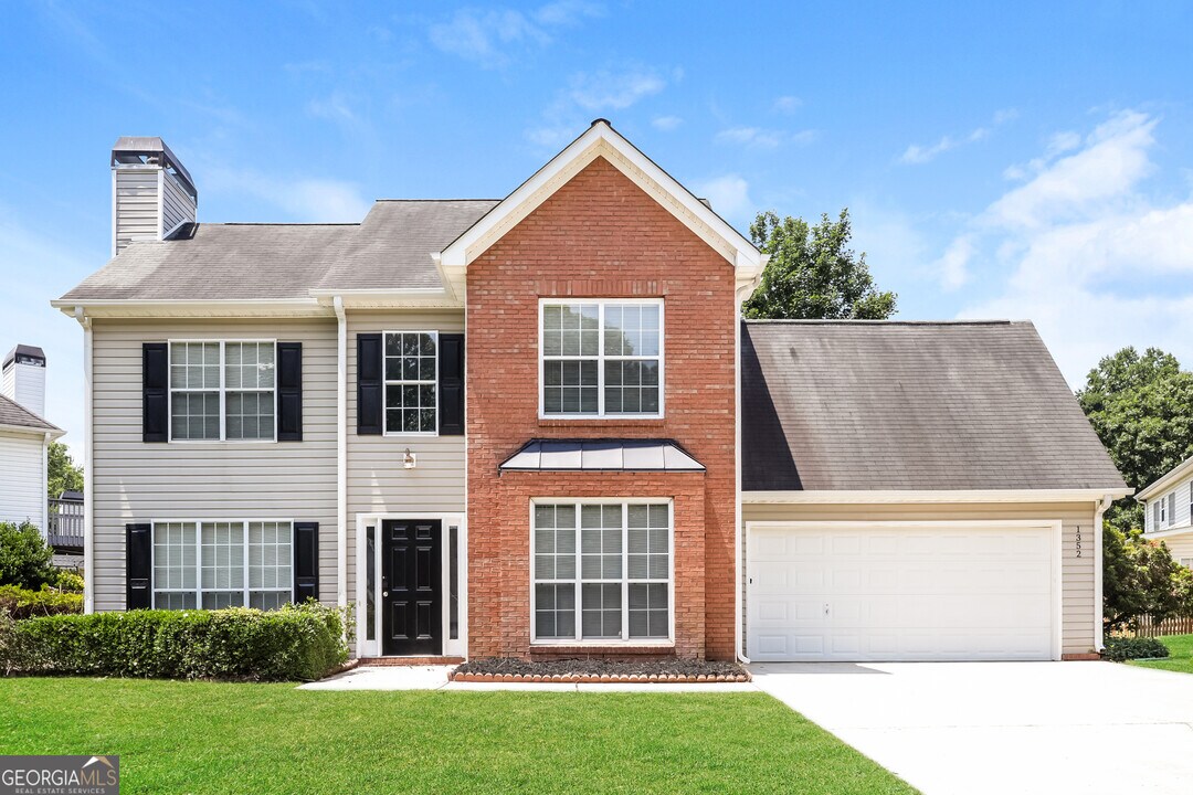 1352 Vine Cir in Mcdonough, GA - Building Photo