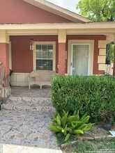 1750 W Craig Pl in San Antonio, TX - Foto de edificio - Building Photo