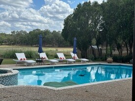38400 Interstate 10 W, Unit Apartment in Boerne, TX - Building Photo