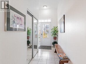 2 Angela St in Bradford West Gwillimbury, ON - Building Photo - Building Photo