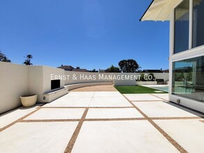20331 Eastwood Cir in Huntington Beach, CA - Building Photo - Building Photo