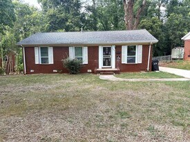 3900 Crestridge Dr in Charlotte, NC - Building Photo