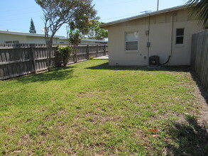 222 N Brevard Ave in Cocoa Beach, FL - Foto de edificio - Building Photo