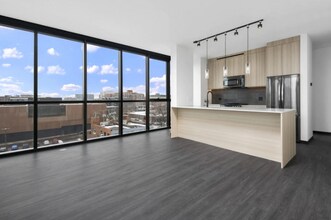 1407 W Randolph St-Unit -0702 in Chicago, IL - Building Photo - Building Photo