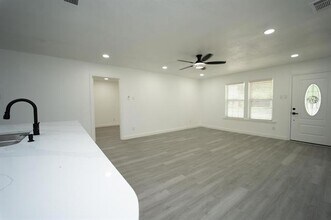 404 Westwood Dr in Euless, TX - Building Photo - Building Photo