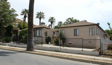 232 E Graham Ave in Lake Elsinore, CA - Foto de edificio - Building Photo