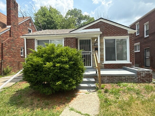 property at 11400 Sussex St