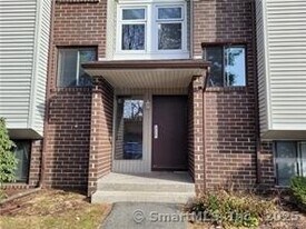 7 Padanaram Rd in Danbury, CT - Building Photo