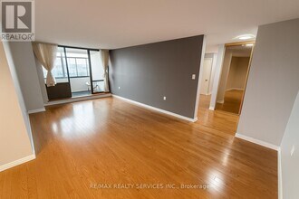 18 Knightsbridge Rd in Brampton, ON - Building Photo - Building Photo