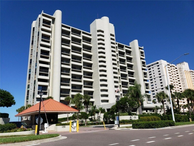 1290 Gulf Blvd, Unit 907 in Clearwater, FL - Building Photo