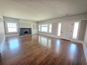 135 N Lincoln Ave in Manteca, CA - Building Photo - Building Photo
