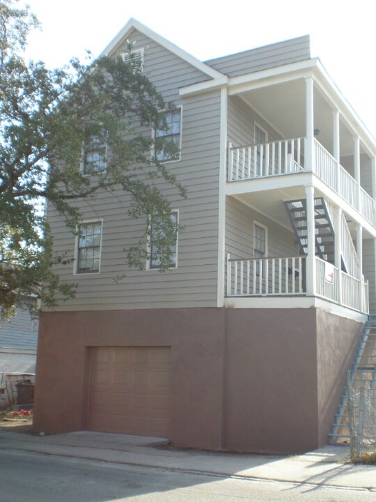 61 Cooper St in Charleston, SC - Building Photo