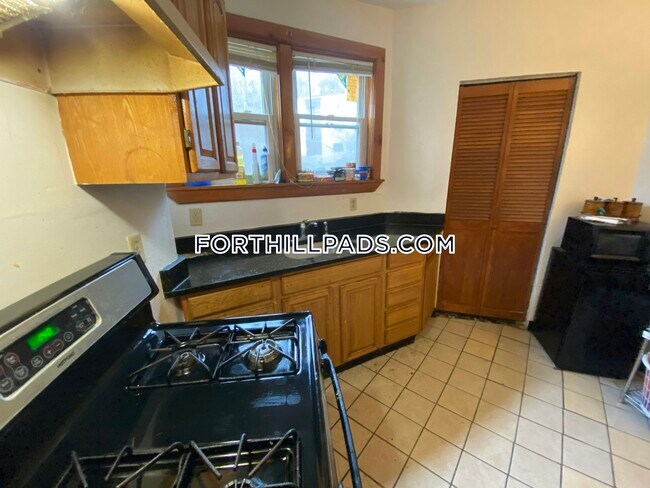 253 Highland St-Unit -2 in Boston, MA - Building Photo - Building Photo