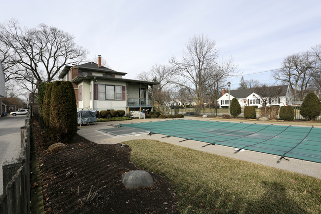 Colonial Apartments in Elmhurst, IL - Foto de edificio - Building Photo