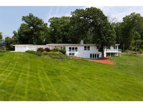 1345 Fairlawn Way in Minneapolis, MN - Building Photo - Building Photo