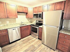 1323 Worcester Rd, Unit E7 in Framingham, MA - Building Photo - Building Photo