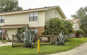 Dove Creek in Baton Rouge, LA - Building Photo - Building Photo