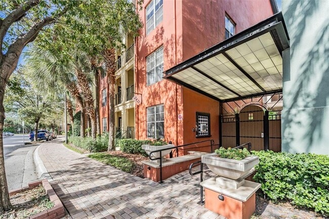 2410 W Azeele St in Tampa, FL - Building Photo - Building Photo