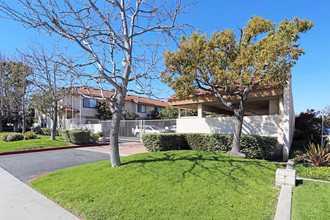 South Court Apartments in Costa Mesa, CA - Building Photo - Building Photo