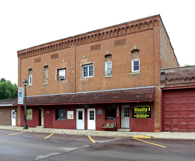 32 Juniper St N in Lester Prairie, MN - Building Photo - Building Photo