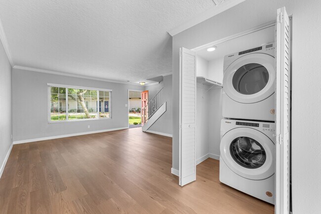 Yorba Linda Pines Apartments