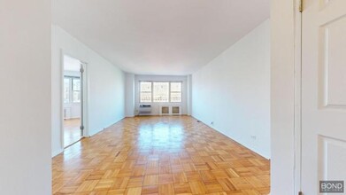 14 Horatio St in New York, NY - Building Photo - Building Photo