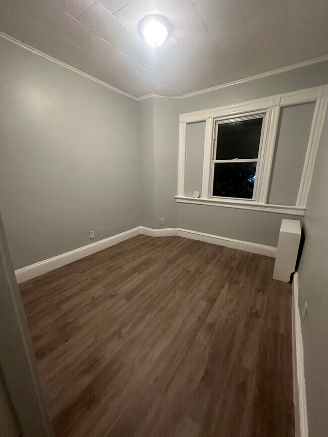 658 E 28th St, Unit #2 in Paterson, NJ - Building Photo - Building Photo