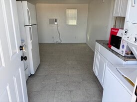 6356 Morongo Rd, Unit 2 in Twentynine Palms, CA - Building Photo