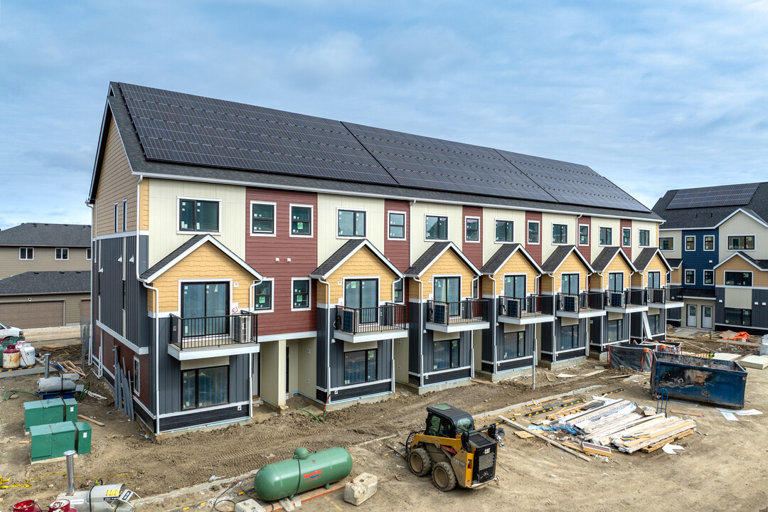 Sol Verde in Chestermere, AB - Building Photo