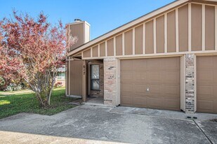 617 S Las Vegas Trail in White Settlement, TX - Building Photo