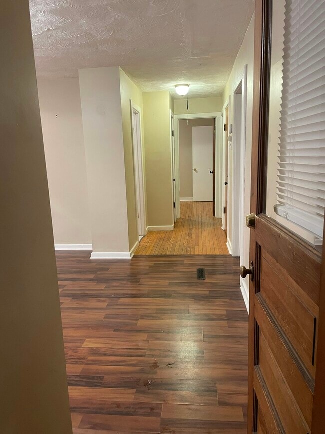 213 Garden City Dr in Salina, NY - Building Photo - Building Photo