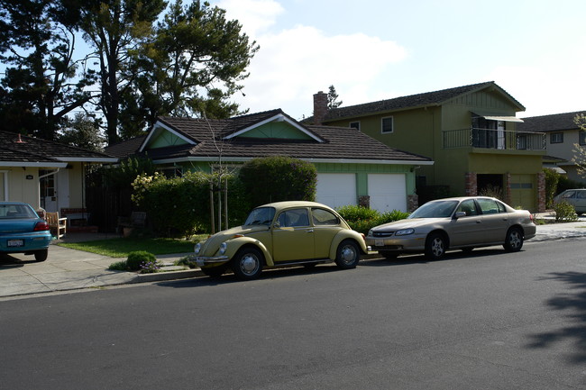 161-163 Wheeler Ave in Redwood City, CA - Foto de edificio - Building Photo