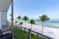 2011 Gulf Shore Blvd N in Naples, FL - Foto de edificio - Building Photo