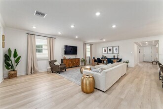 24400 NW 12th Pl in Newberry, FL - Building Photo - Building Photo