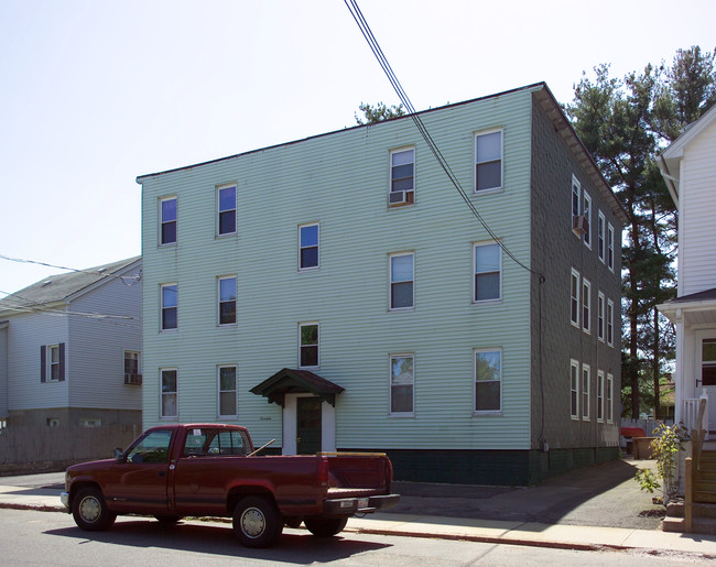 17 Asinof Ave in Chicopee, MA - Building Photo - Building Photo