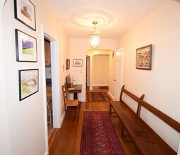 393 Broadway, Unit #1 in Cambridge, MA - Foto de edificio - Building Photo