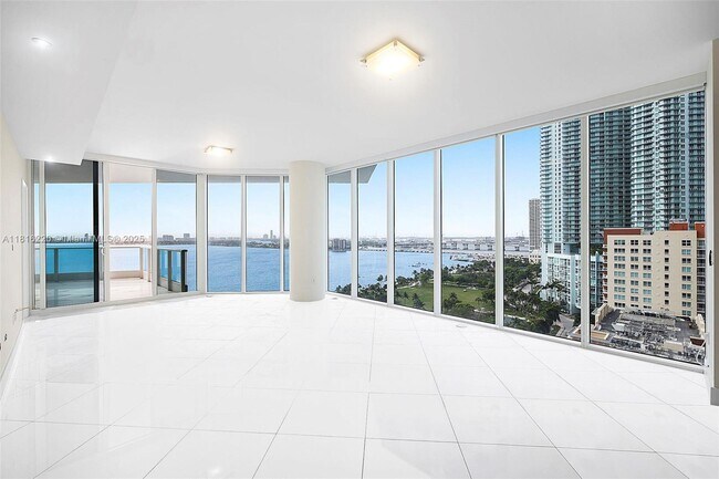 2020 N Bayshore Dr, Unit 1602 in Miami, FL - Building Photo - Building Photo